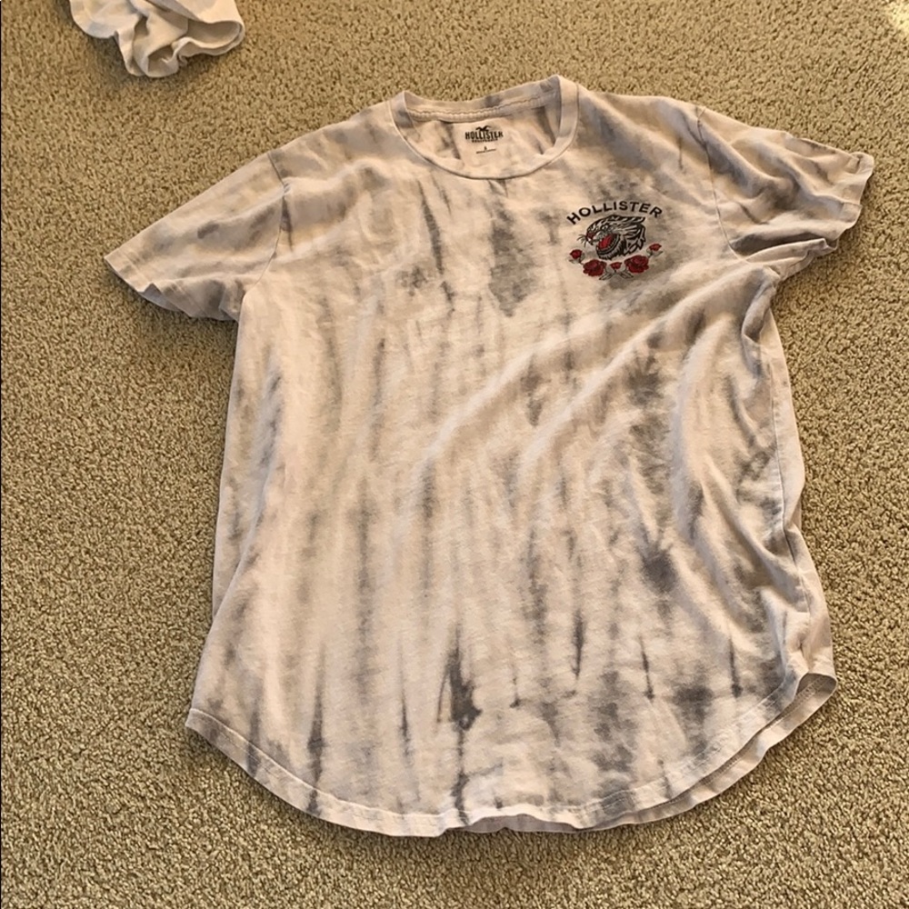 Hollister graphic tee